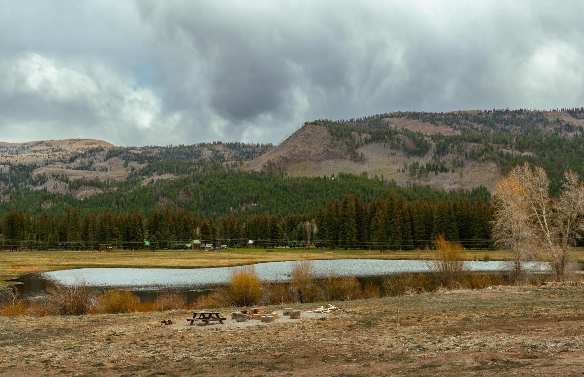 Bear Paw Lodge & Vacation Homes Vallecito Luaran gambar
